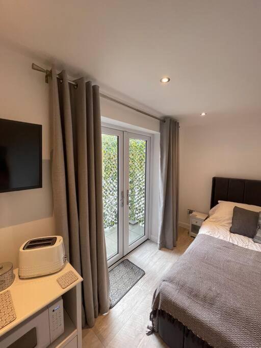 Modern Stylish Studio Flat Near Leigh On Sea. Hadleigh  Exterior photo