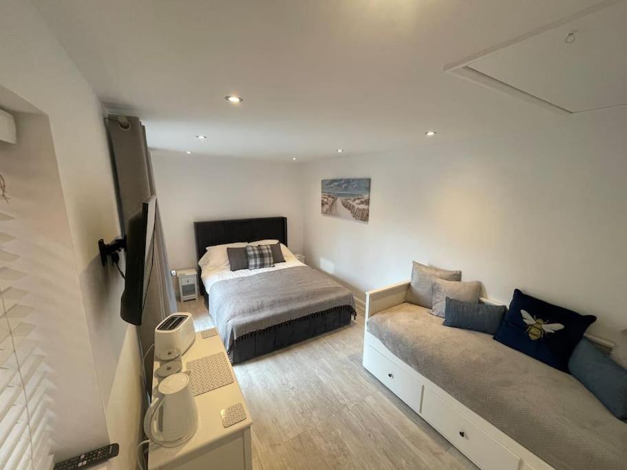 Modern Stylish Studio Flat Near Leigh On Sea. Hadleigh  Exterior photo